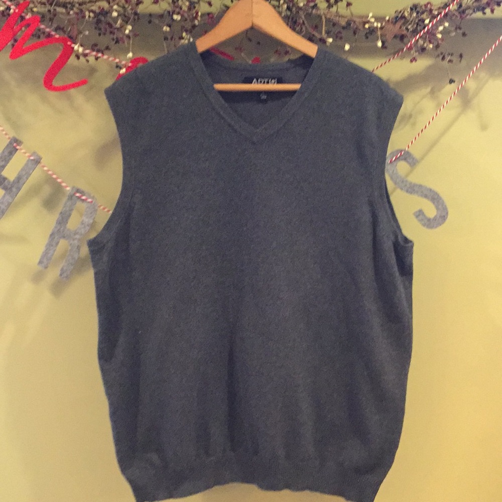 Men’s Apt 9 sweater vest large